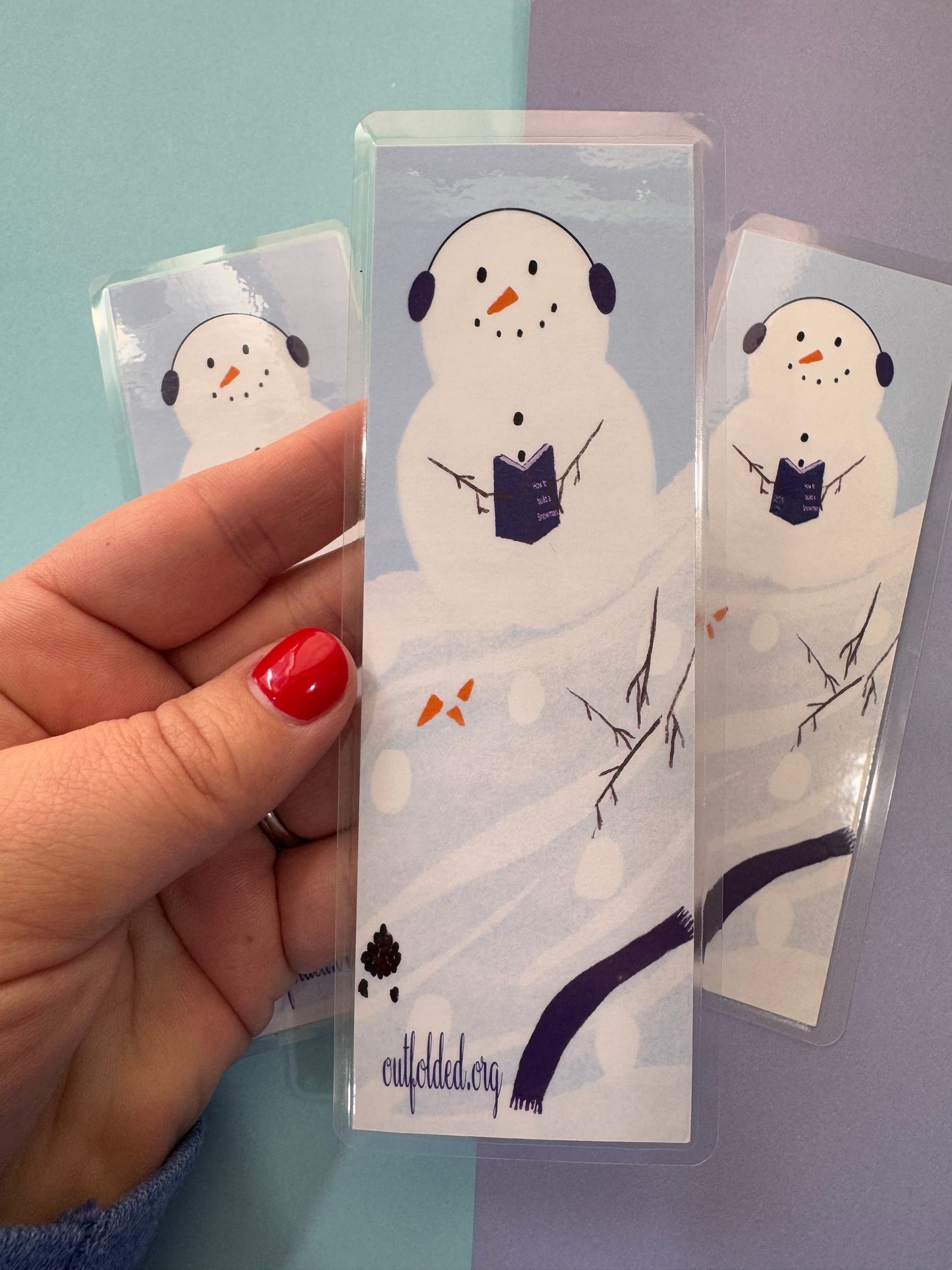 Building A Snowman Winter Bookmark - Snowman That Loves To Read