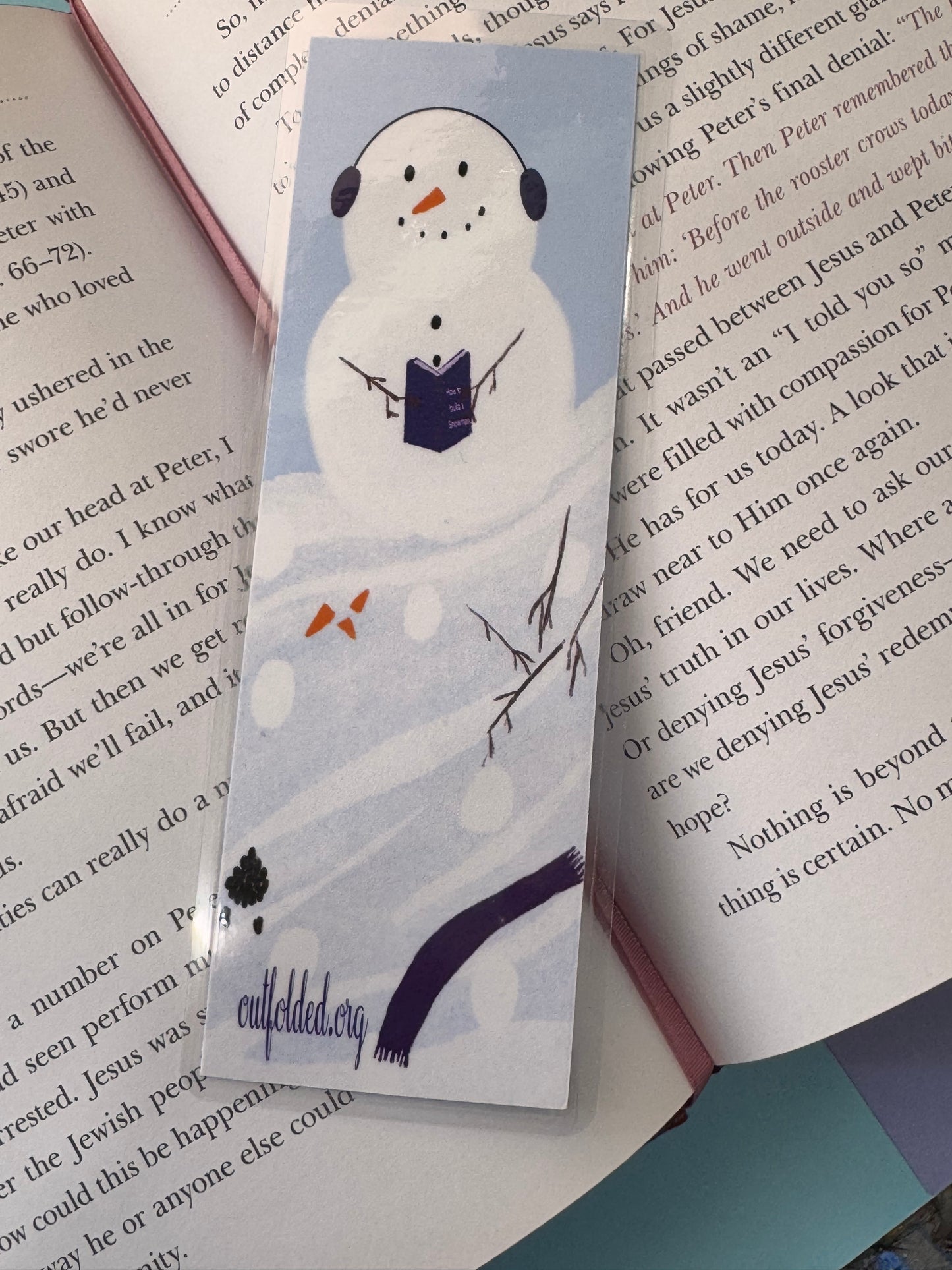 Building A Snowman Winter Bookmark - Snowman That Loves To Read
