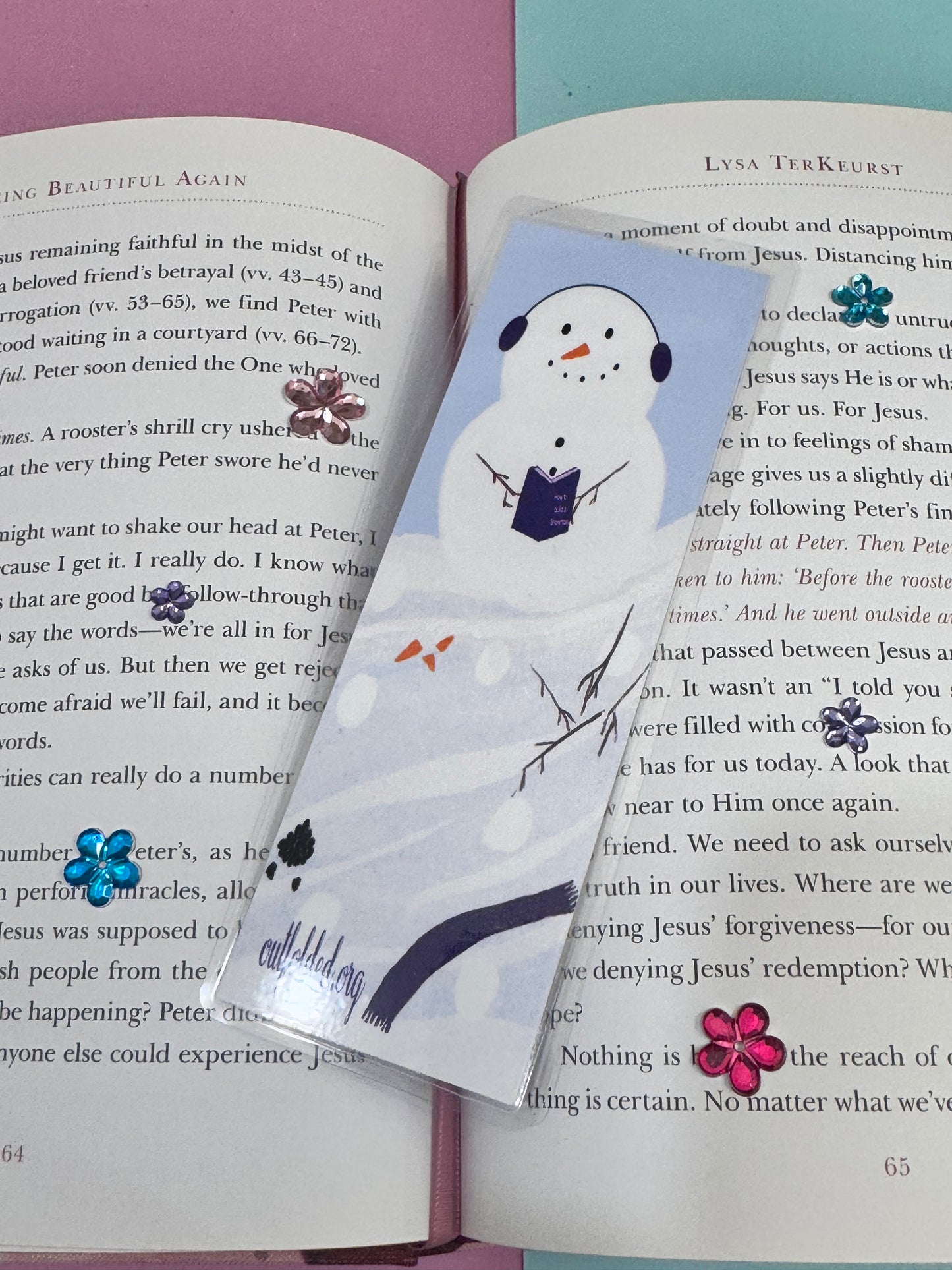 Building A Snowman Winter Bookmark - Snowman That Loves To Read