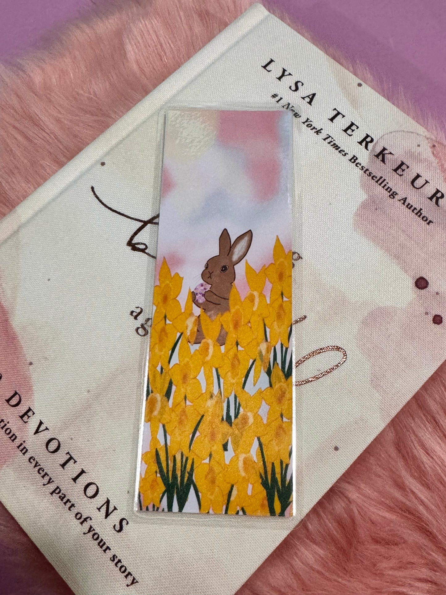 March Birth Flower Bookmark, Daffodils and Bunny Rabbit, Easter Themed Page Saver, Laminated Spring Floral Bookmark